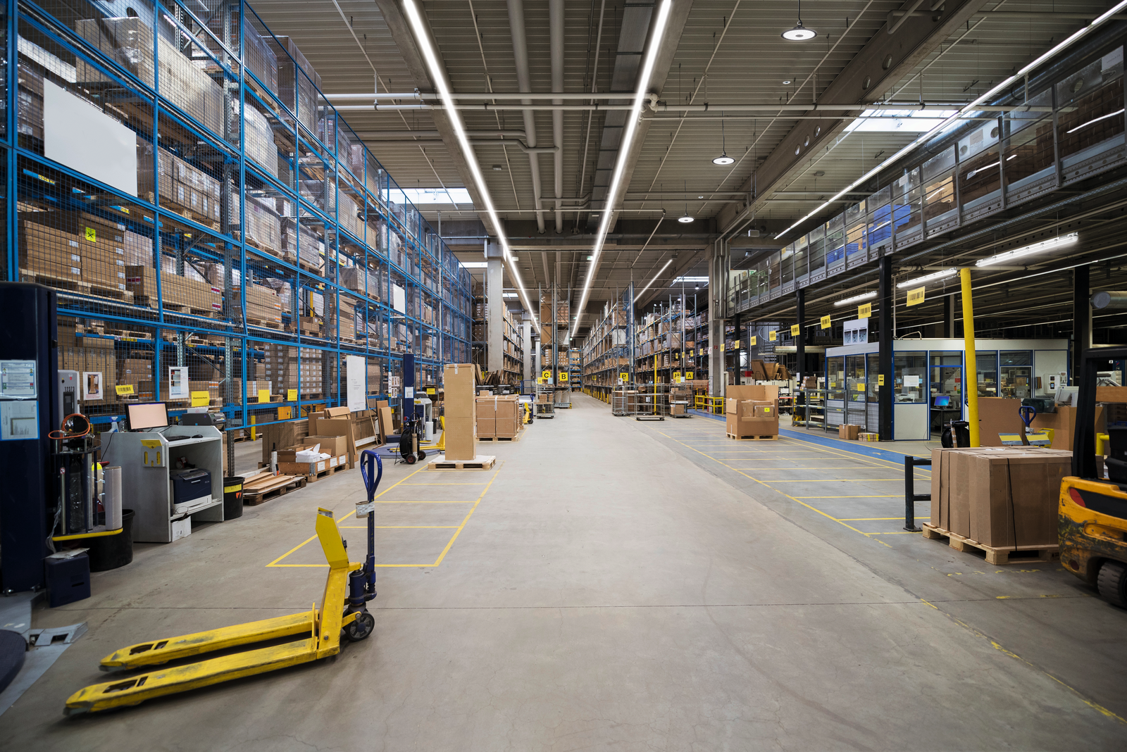 Eclairage LED Professionel luminaires pour allées dans les halls industriel